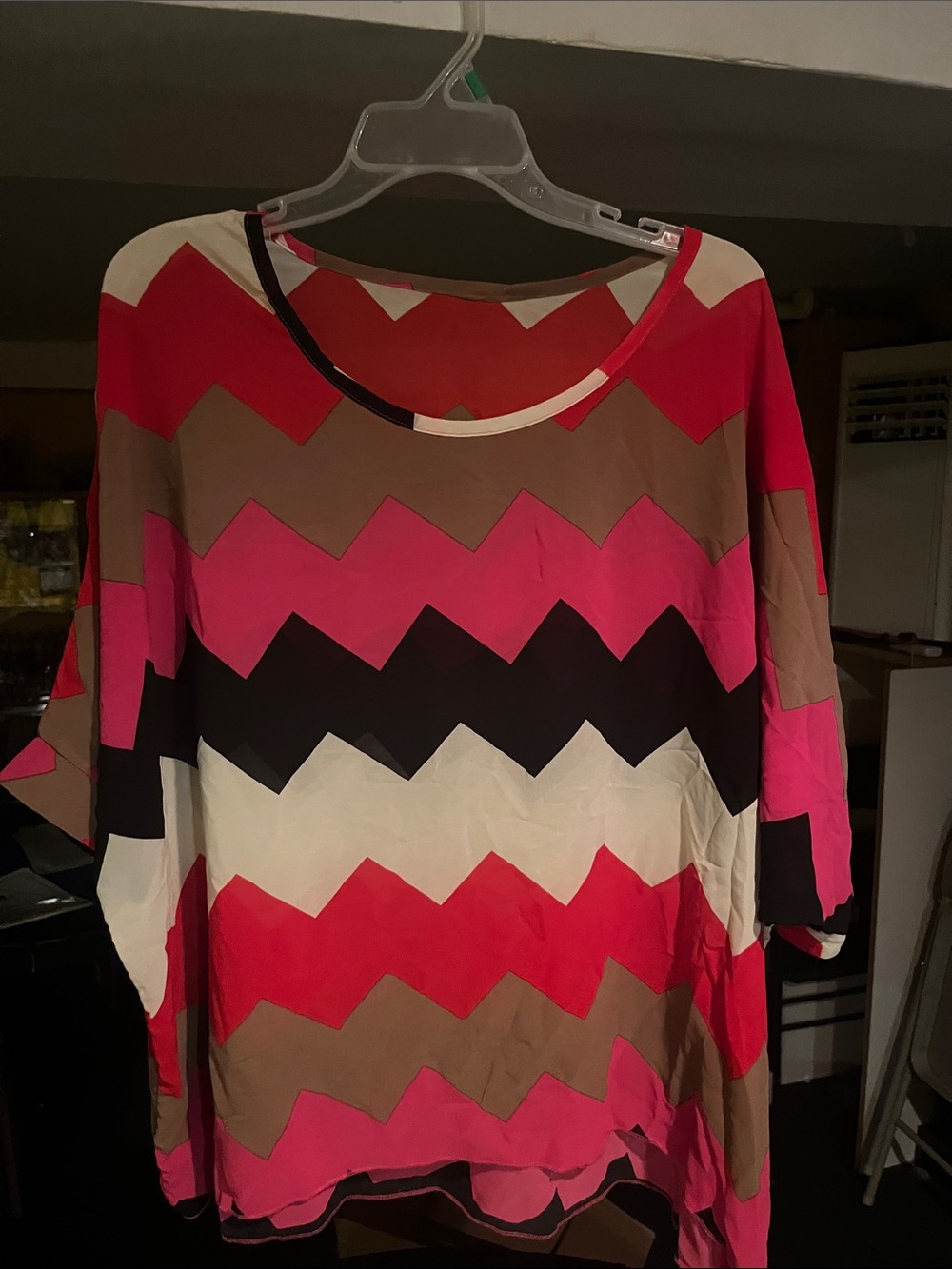 Womens Chevron-Stripe Scoop Neck Top in Pink, Red, Black & Cream